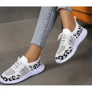 Moonfootprint Women Fashion Plus Size Spotted Mesh Breathable Round Toe Sneakers